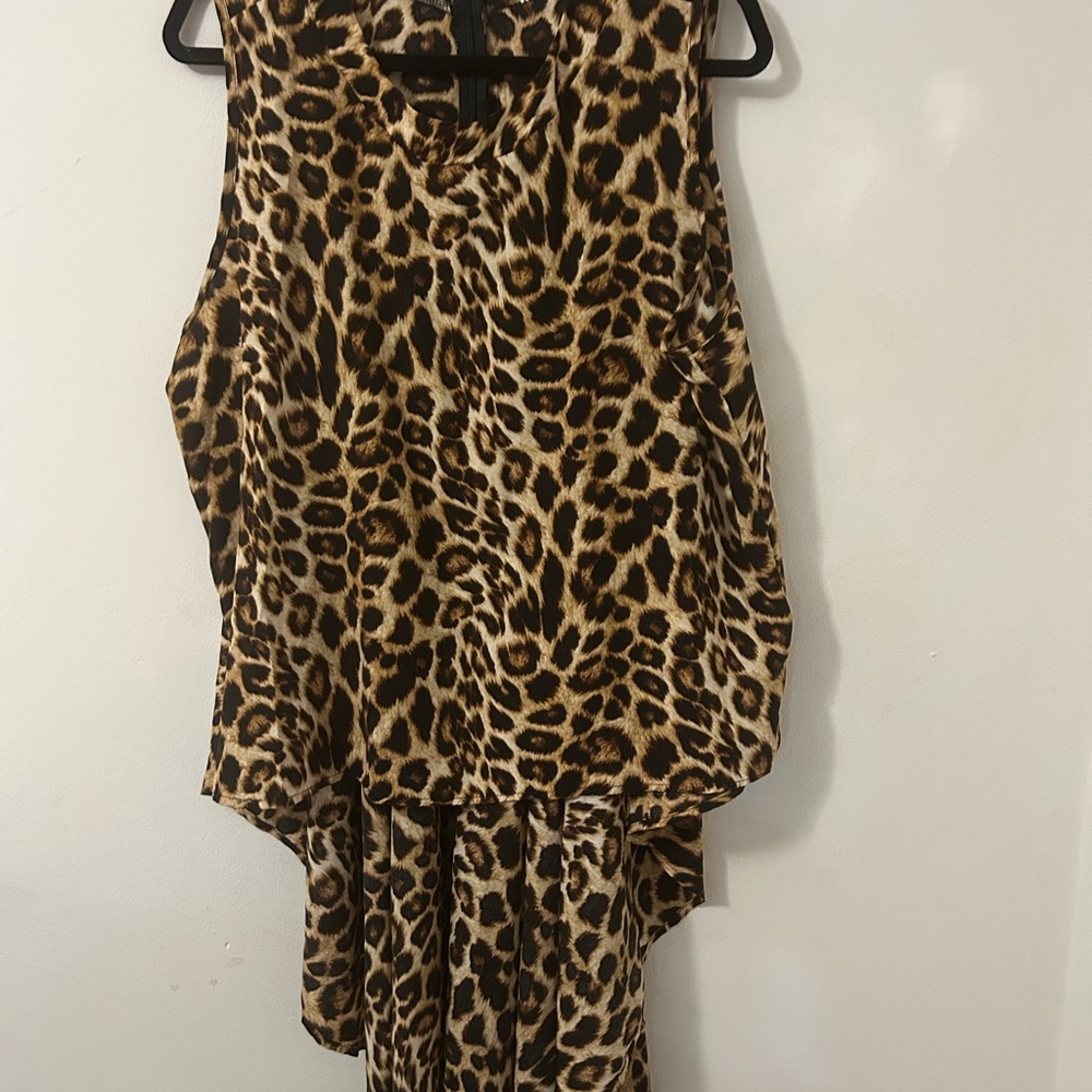 Leopard Print Sleeveless Hi-lo Top